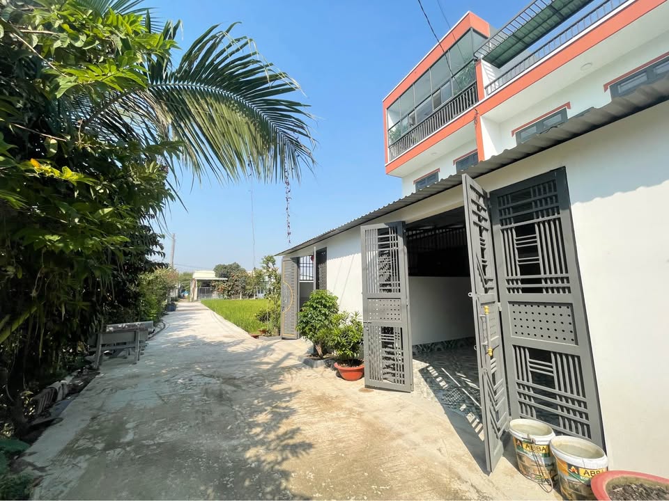 Bán nhà Đức Hòa Đông 150m² giá 2.3 tỷ - Sẵn sàng ở ngay!