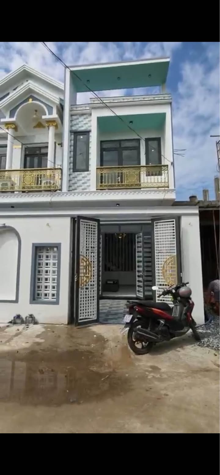 Nhà Mặt Tiền Nguyễn Hữu Trí, Long An - 115m² Sổ Vuông, Giá 2.5 Tỷ