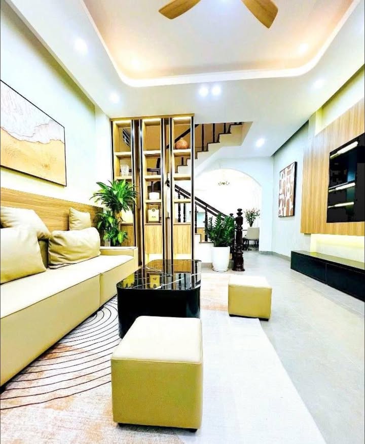 Nhà Phố Trung Kính 40m² 4 Tầng - 10.4 Tỷ, Ngõ Thông, Ô Tô Gần Nhà