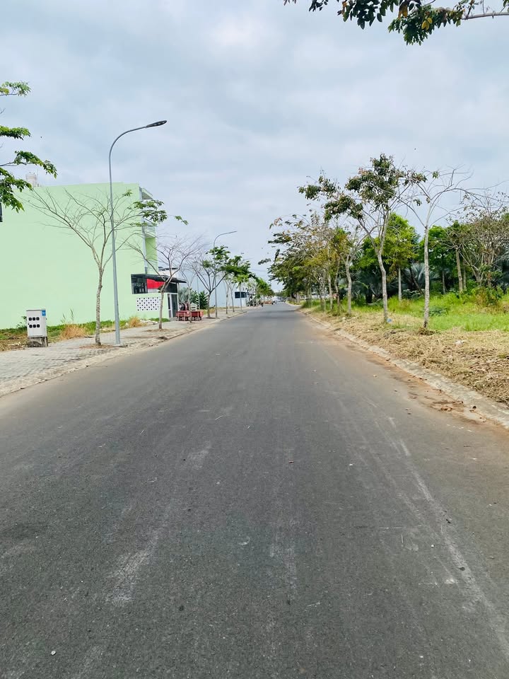 Đất Nền Hướng Đông Bắc - 100m² Tại Khu Dân Cư Minh Thắng, Cà Mau - Giá 1.8 Tỷ