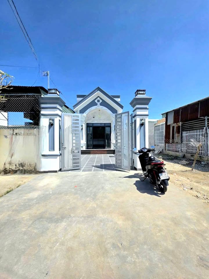 Bán nhà mái Thái Hòa Thành Tây Ninh 173m² giá 1.9 tỷ - Sẵn sàng ở ngay!