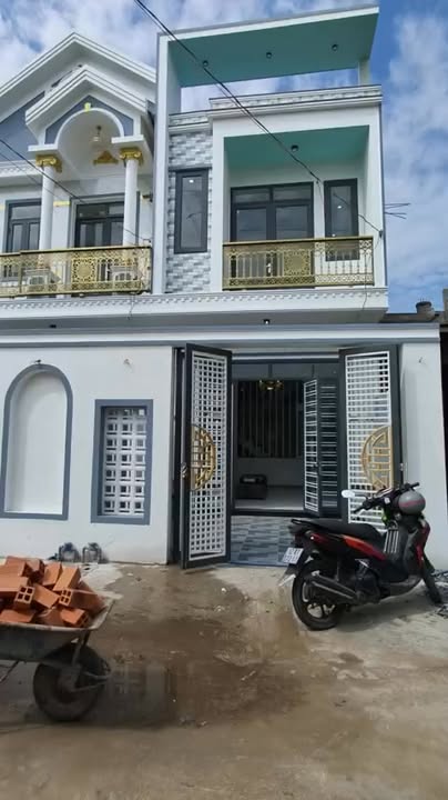 Nhà Mặt Tiền Nguyễn Hữu Trí, Long An - 115m², Sổ Hồng Vuông Vức, Giá 2.5 Tỷ