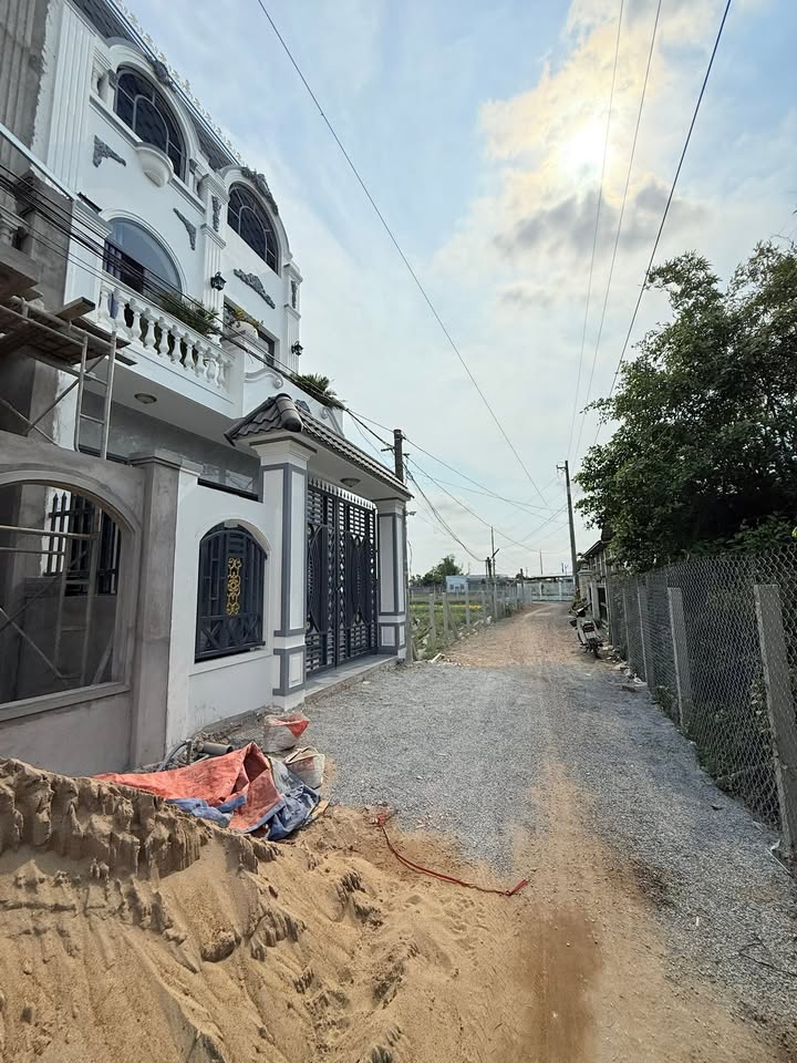 Bán Nhà Mỹ Lộc Cần Giuộc 93m² Giá 2.45 Tỷ - Thiết Kế Tân Cổ Điển