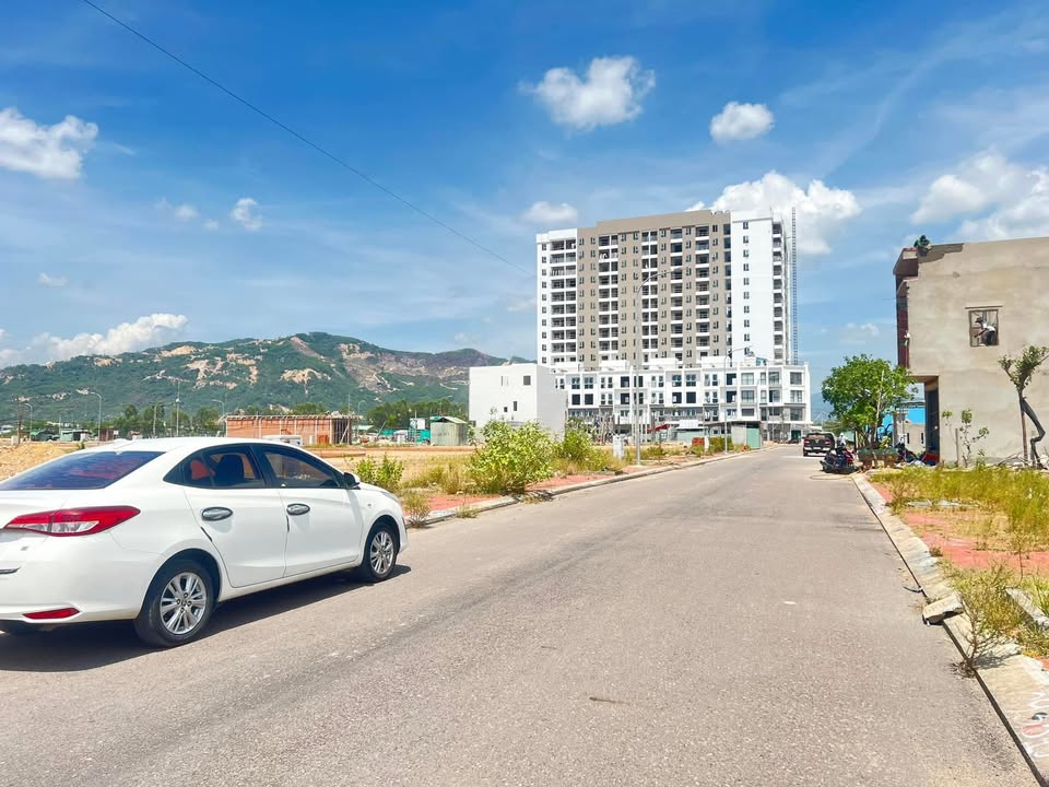 Bán Đất Nền Long Vân, Pleiku 100m² - Sổ Đỏ Sẵn, Hướng Nam Mát Mẻ