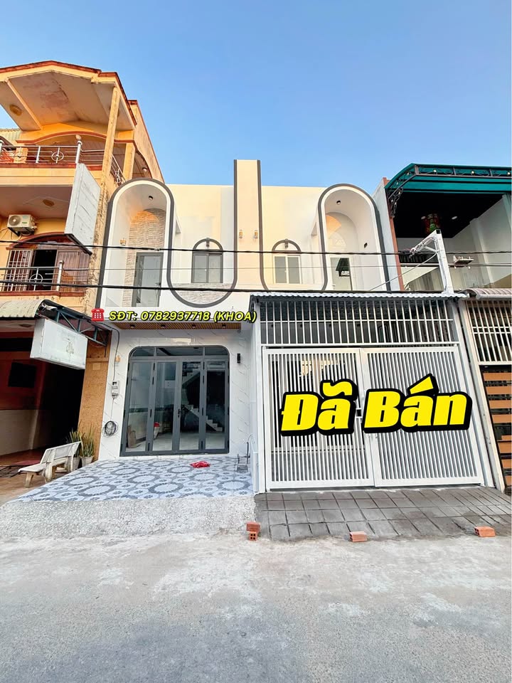 Nhà Trệt Lầu Mới Sóc Trăng 80m² - Sổ Hồng Riêng, 3PN, Giá 2.2 Tỷ