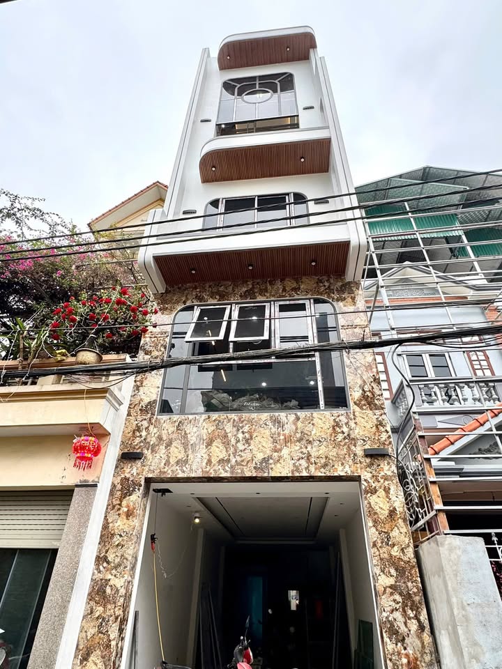 Nhà Phố Ngõ Trạm, Long Biên 54m² - Vị trí Vàng, Đầu tư Sinh lời!