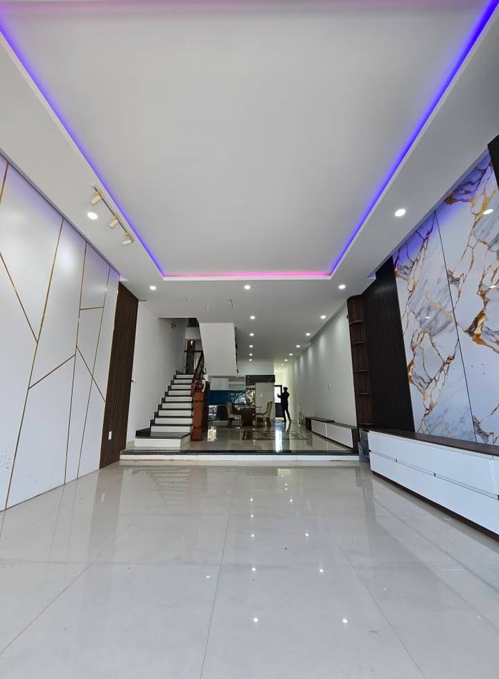 Nhà 4 Tầng Mặt Tiền 10.5m Nam Hòa Xuân, Đà Nẵng - View Đảo Kim Cương