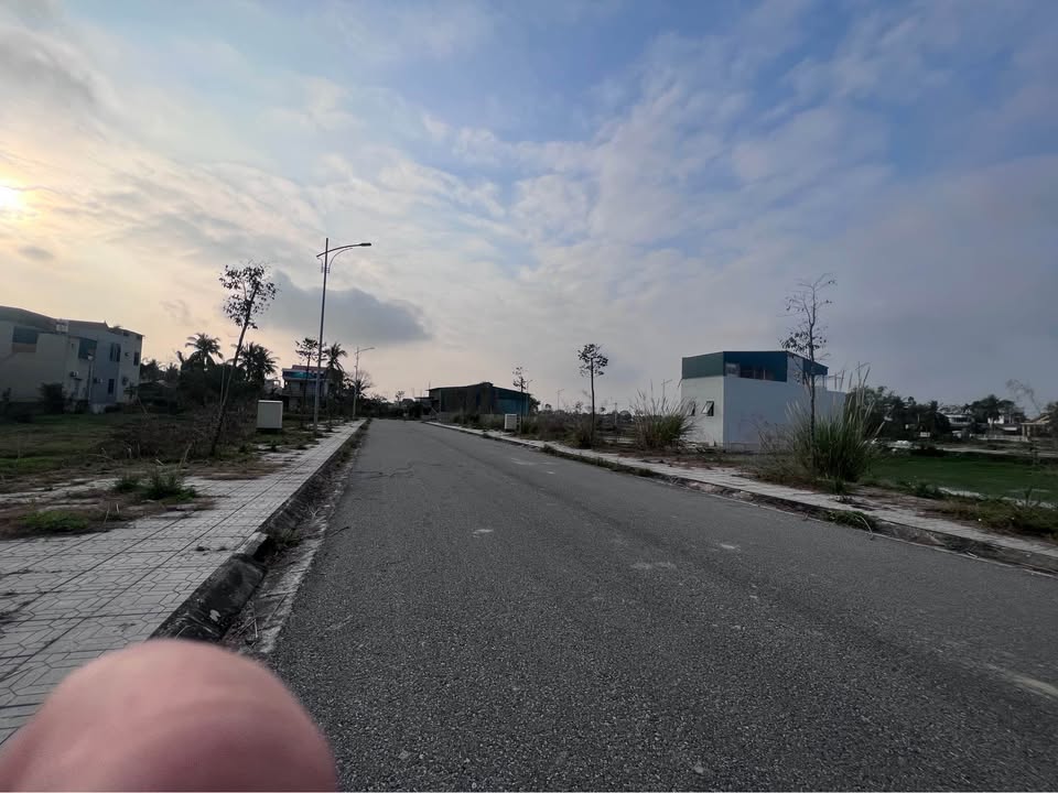 Đất nền Đông Hải 100m² Thanh Hóa - Sổ đỏ chính chủ, tiềm năng vượt trội!