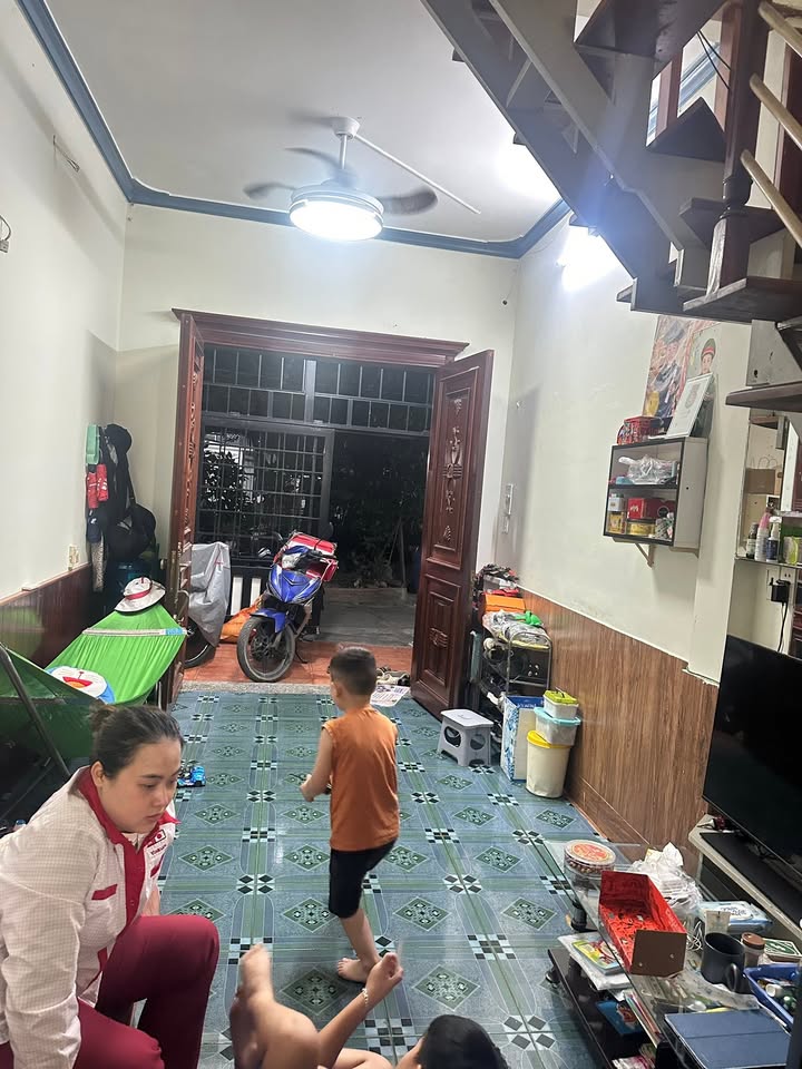 Nhà 1 Lầu Trệt Dĩ An 34m² - Sổ Hồng Riêng, Giá 2.2 Tỷ