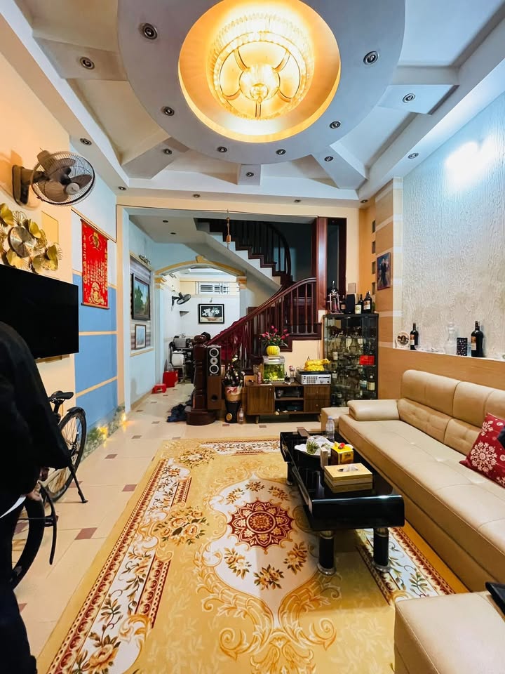 Nhà Phố Hoa Bằng Cầu Giấy 52m² 4 Tầng - Ô Tô Đỗ Cửa, Tiện Ích Ngập Tràn - 11 Tỷ