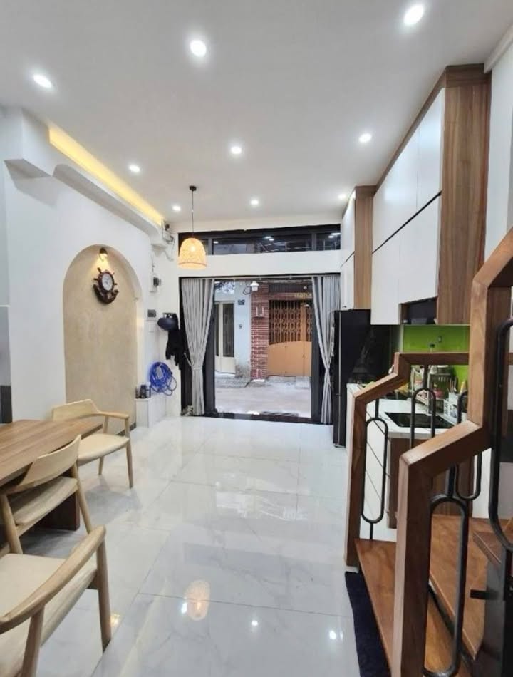 Nhà riêng Quận 10 Nguyễn Tri Phương 18m² giá 4 tỷ - Sẵn sàng ở ngay!