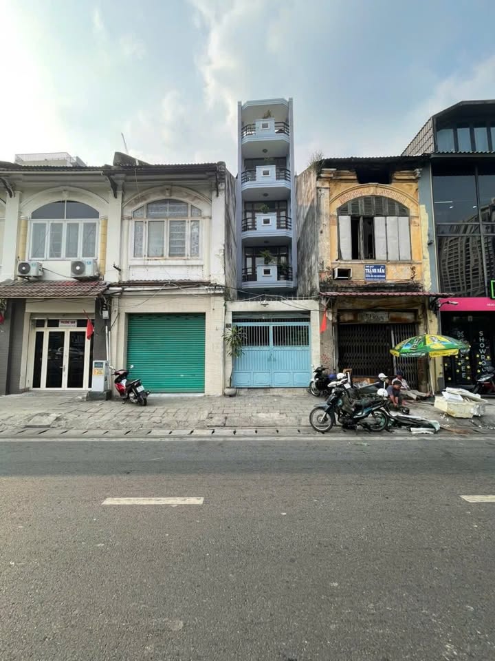 Nhà Mặt Tiền Võ Văn Kiệt, Q1 101.6m² - Mặt Tiền Kinh Doanh Hiếm Có!