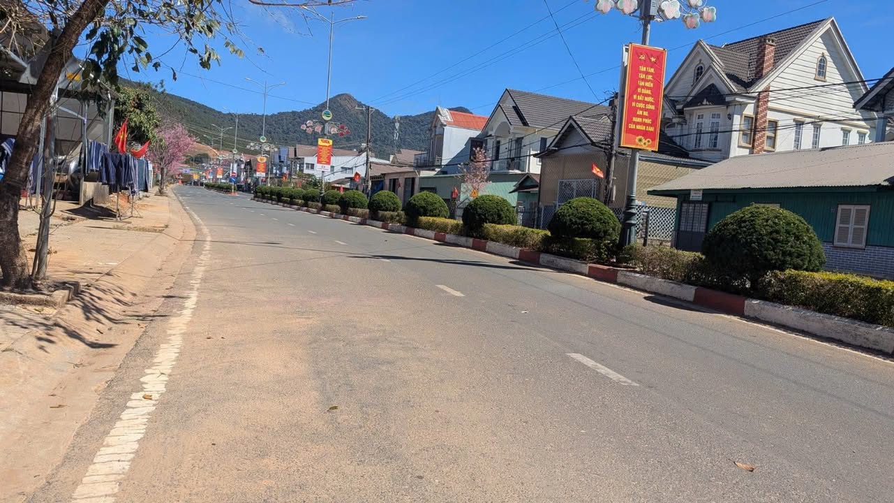 Nhà Mặt Tiền 239m² Cổng Du Lịch Lang Biang, Đà Lạt - Giá 9.6 Tỷ