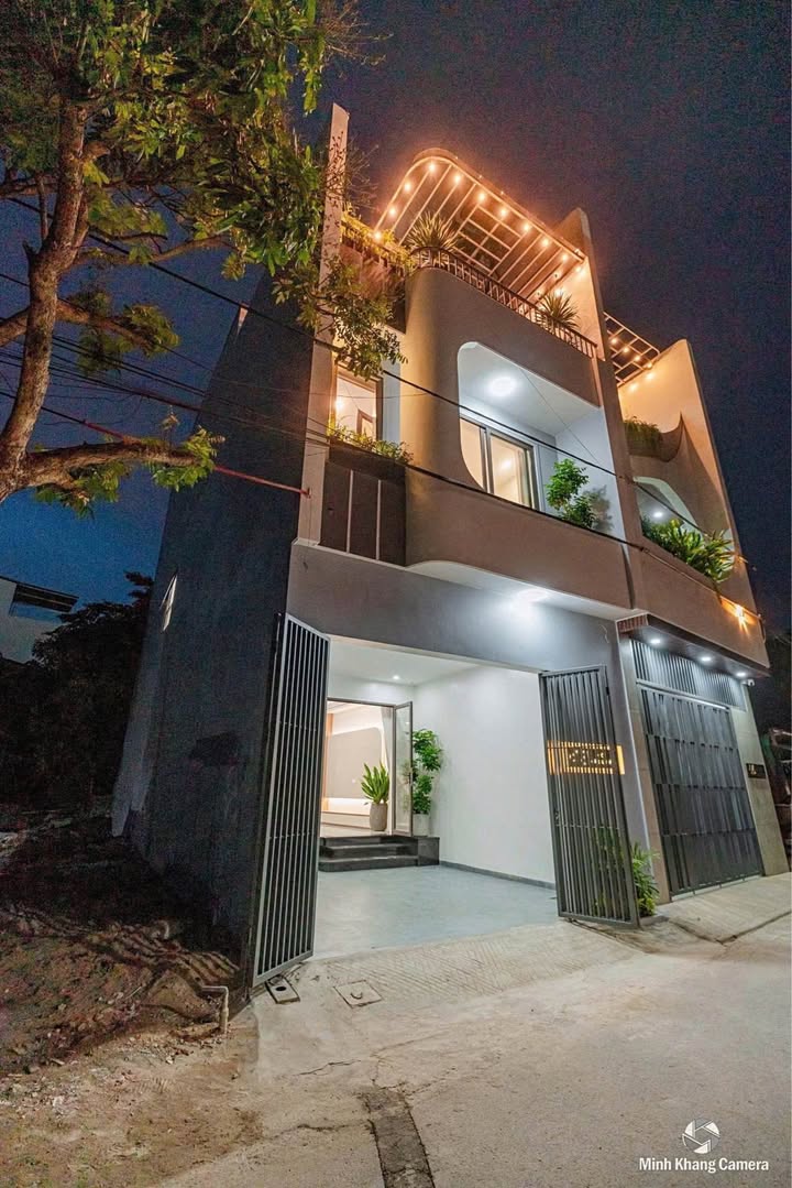 Bán nhà 3 tầng Lê Lợi, TP Vinh 75m² - Full Nội Thất Cao Cấp