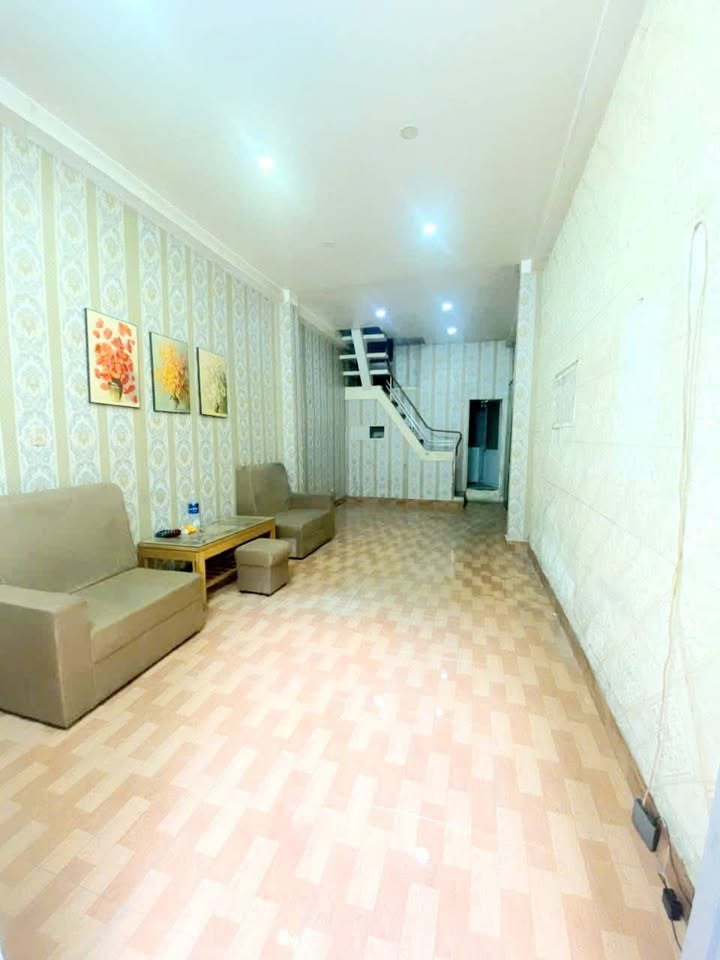 Nhà 36m² 2 tầng Lô góc, Điện Biên Phủ, Hải Phòng - Giá 2.15 Tỷ