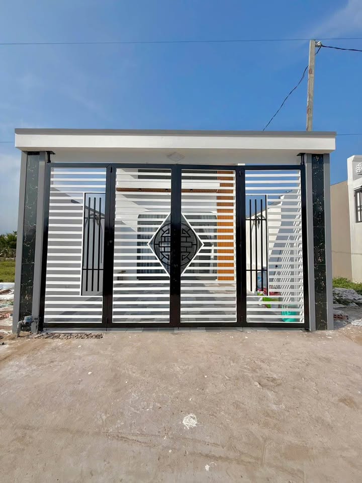 Nhà riêng Trung An, Mỹ Tho 120m² - Ô tô vào tận sân, Sổ hồng sẵn!