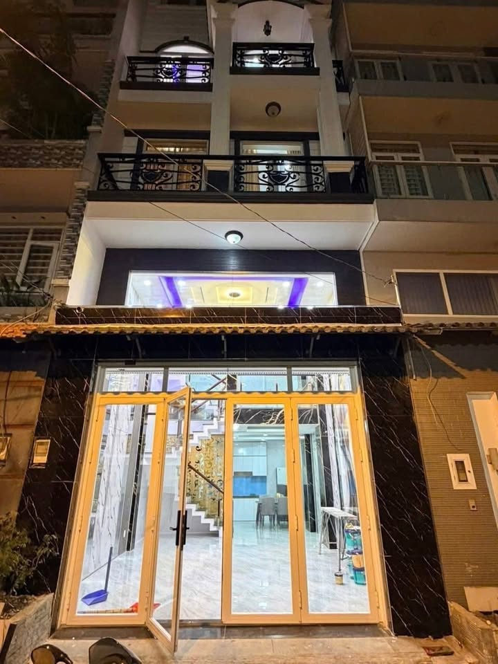 Nhà Gò Vấp 50m² giá 9.2 tỷ - Full nội thất, ô tô vào tận nhà!