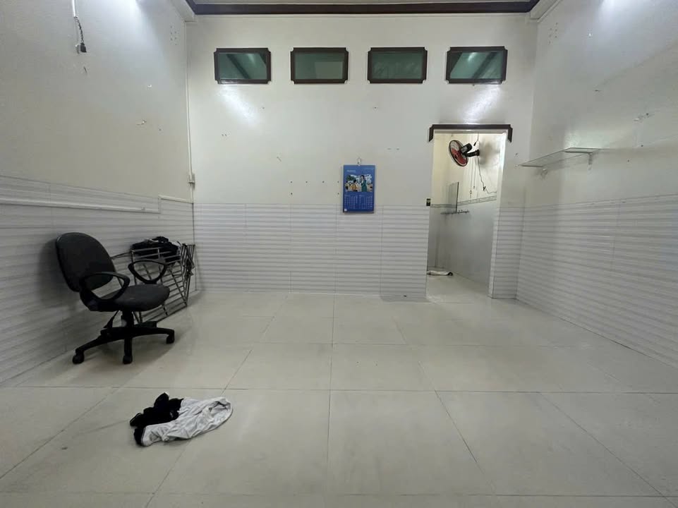 Cho thuê nhà 3 tầng hẻm Mỹ Hòa, Long Xuyên - 3.2 tỷ/tháng