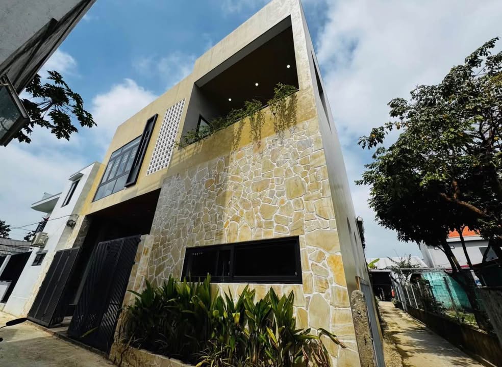 Nhà 2 Tầng Kiệt Ô tô Đào Duy Tùng, Huế - 73m² Full Nội Thất Cao Cấp