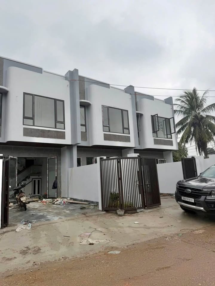 Nhà Riêng Cầu Đán Sông Công 100m² Giá 3.2 Tỷ - Ô Tô Vào Tận Nhà!