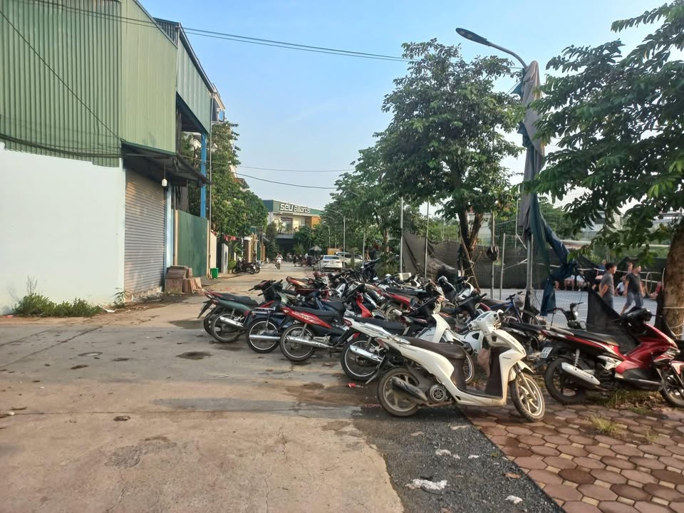 Bán Gấp Lô Góc 144m² Thạch Thất - Sẵn Xưởng, Sổ Đỏ