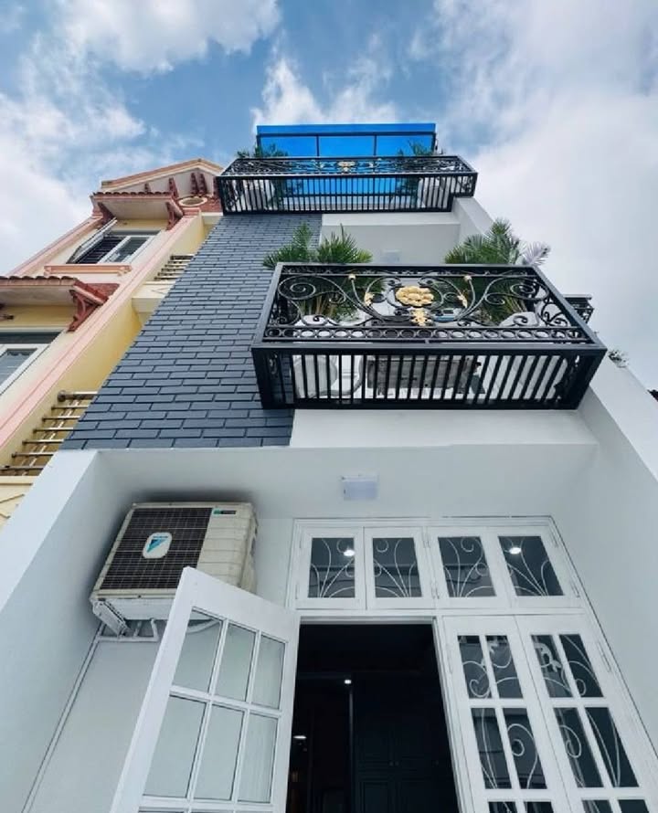 Nhà 76m² Long Biên - Ngõ Ô Tô, Sổ Đỏ Chính Chủ, Giá 16 Tỷ