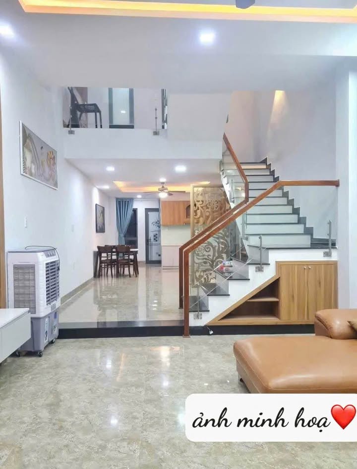 Cho thuê nhà 3 tầng mặt tiền Hòa Cường Nam, Đà Nẵng - 4PN, ô tô đỗ cửa