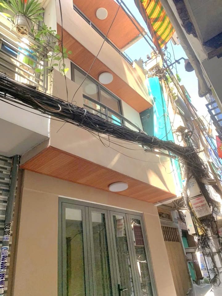 Nhà riêng Trần Hưng Đạo, Quận 1 chưa đến 4.5 tỷ - Sổ hồng sẵn, vào ở ngay!