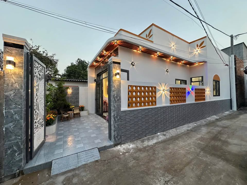 Nhà Cấp 4 Góc Hẻm Tập Đoàn 4, Cần Giuộc - 75m² Giá 2.15 Tỷ