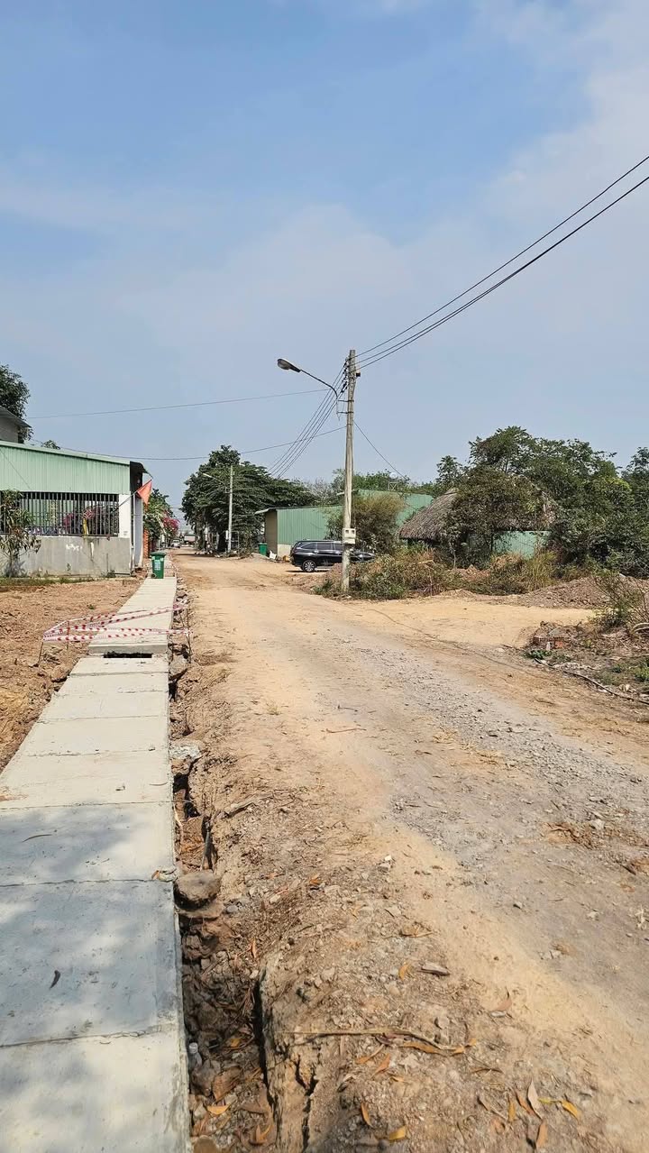 Đất Nền 348m² Tân Uyên BD - Sẵn Sàng Xây Trọ/Nhà Ở - Giá 3.2 Tỷ