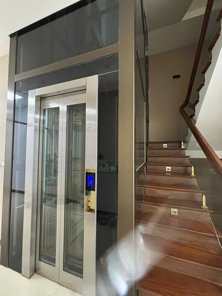 Cho thuê văn phòng Tây Hồ 50m² giá 10tr - Vị trí trung tâm sẵn sàng làm việc!