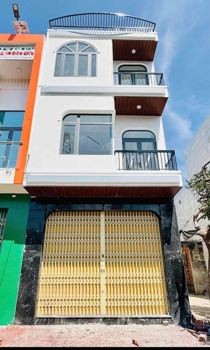 Nhà 3 Tầng Mặt Tiền Tôn Thất Tùng, Quy Nhơn - 80m² - Giá 6.4 Tỷ
