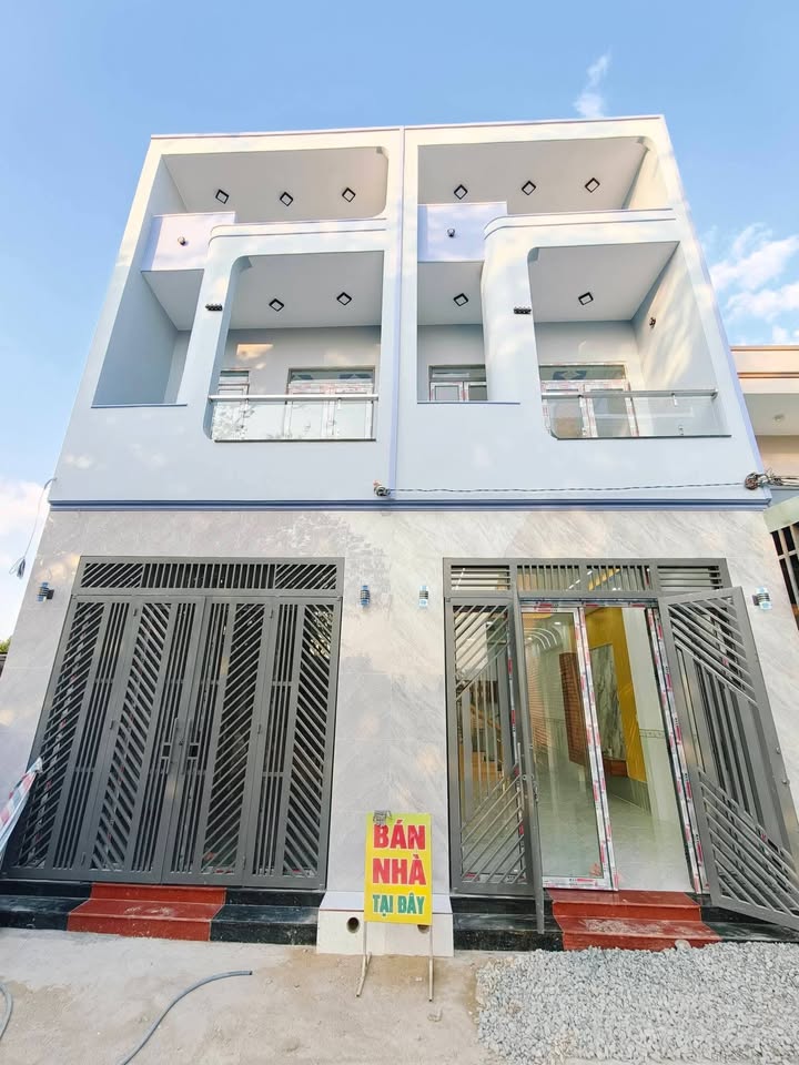 Nhà Riêng Dĩ An 68m² - Sổ Hồng Sẵn, Ô Tô Vào Tận Nhà!