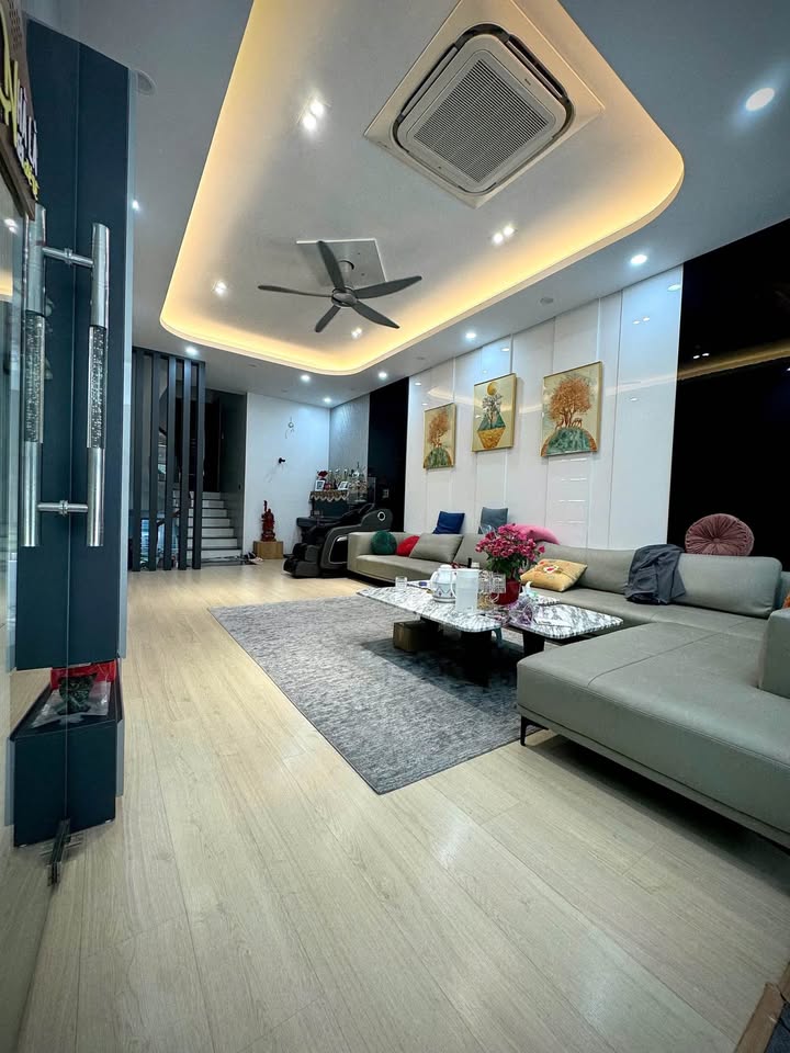 Nhà 4 Tầng Mặt Tiền Bắc Trần Hưng Đạo, TP Hòa Bình - Kinh Doanh Lý Tưởng