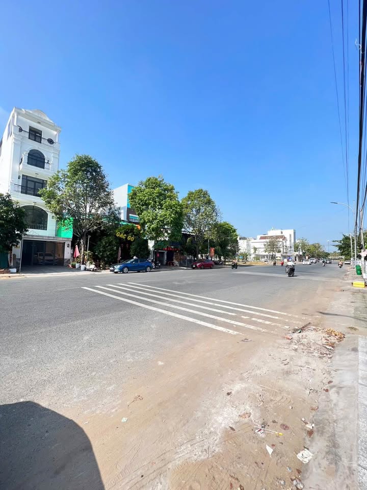 Showroom 1B Nguyễn Văn Lưu, Cần Thơ 153m² - Mặt tiền kinh doanh đắc địa!