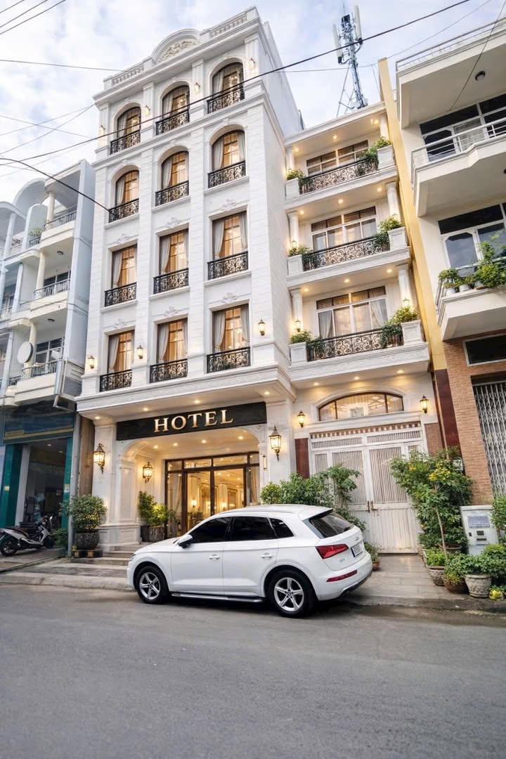 Khách sạn Phan Xích Long 160m² 6 tầng - Đầu tư sinh lời