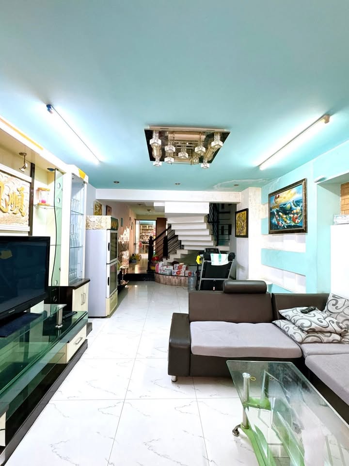 Nhà Nguyễn Đình Chính Phú Nhuận 120m² - Ô tô ngủ trong nhà, vị trí đẹp!