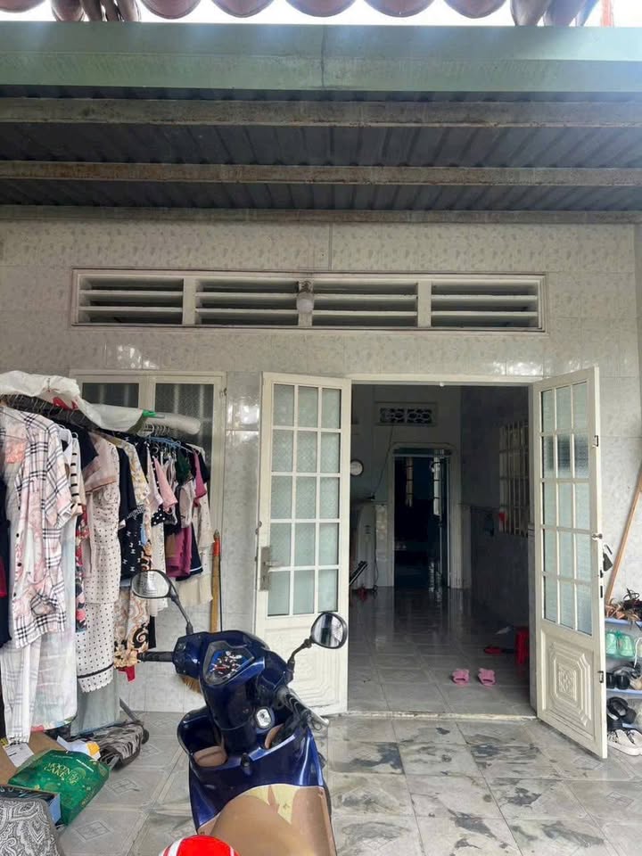 Nhà nguyên căn P. Thống Nhất, Biên Hòa 5.5 triệu - Sân rộng đậu ô tô!