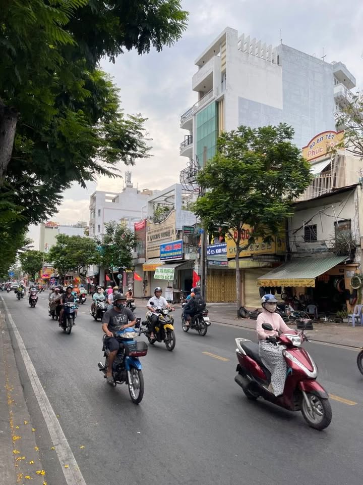 Nhà 30m² Âu Cơ, Tân Bình - 3 Tầng, Hẻm 5m Xe Hơi - Giá 4.2 Tỷ