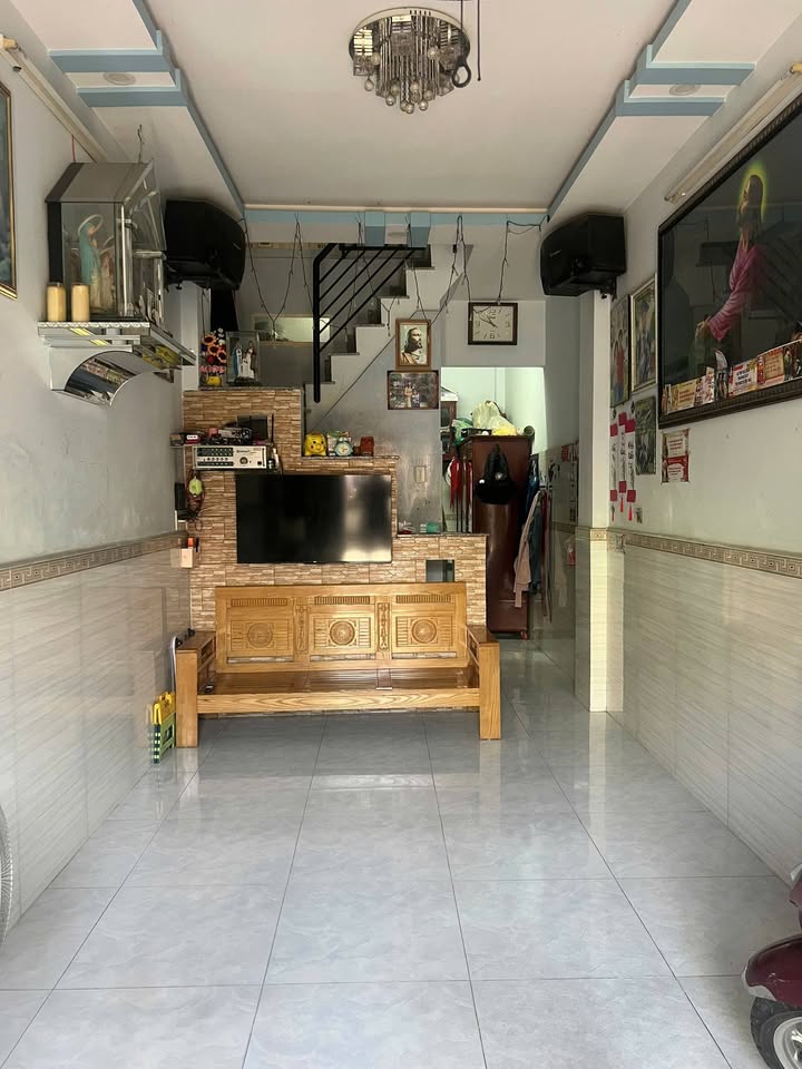 Nhà Mặt Tiền Đường Nhựa 33m², 2PN, Sổ Hồng Riêng - Xã Xuân Thới Đông, Hóc Môn