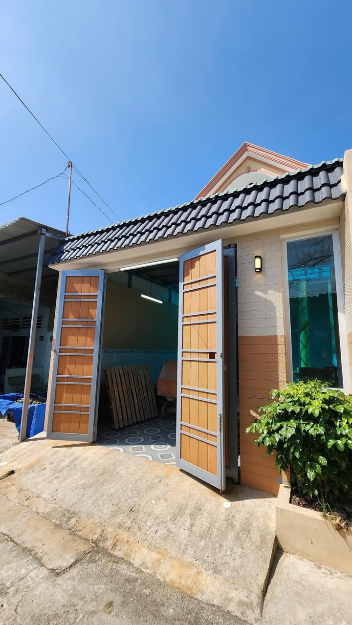 Nhà Thị trấn Đức Hòa 130m² - Giá tốt hiếm có, ô tô vào tận nhà!