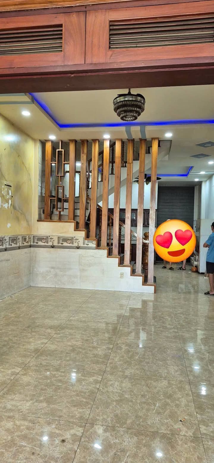 Nhà Mặt Tiền Dĩ An 100m² - Kinh Doanh Sầm Uất Ngay Chợ Đoàn Thị Kia