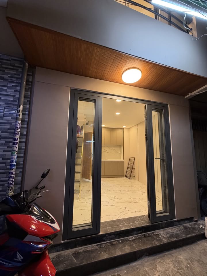 Nhà riêng Trần Hưng Đạo, Quận 1 - 13m² - Vị trí đẹp hiếm có!