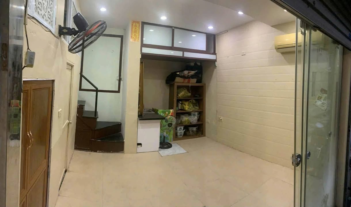 Nhà phố Nguyễn Thái Học 40m² (2 tầng) - Vừa ở vừa kinh doanh - Giá 7.5 triệu/tháng
