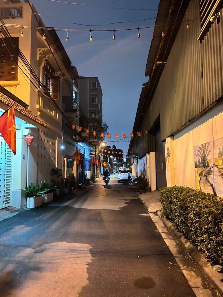 Nhà Riêng Long Biên 65m² Ô tô vào tận nhà, Lô Góc Đẹp