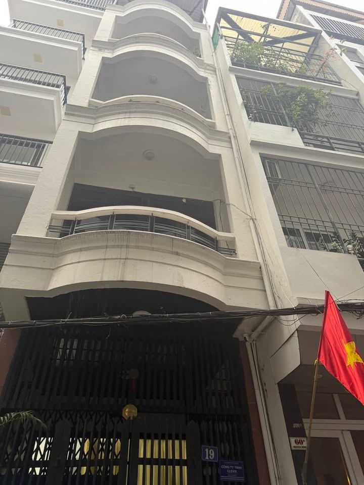 Cho thuê nhà riêng 50m² x 4 tầng, 4PN, 34 Nguyên Hồng, Đống Đa - Sẵn Sàng Ở Ngay