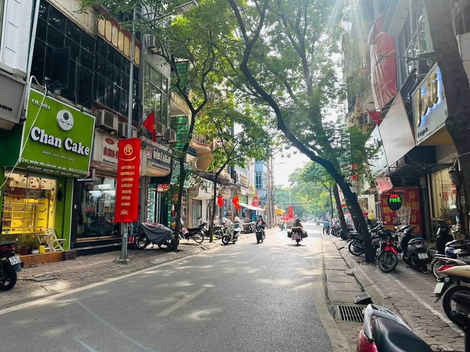 Bán nhà mặt phố Nghĩa Tân Cầu Giấy 77m² - Vị trí đắc địa kinh doanh!