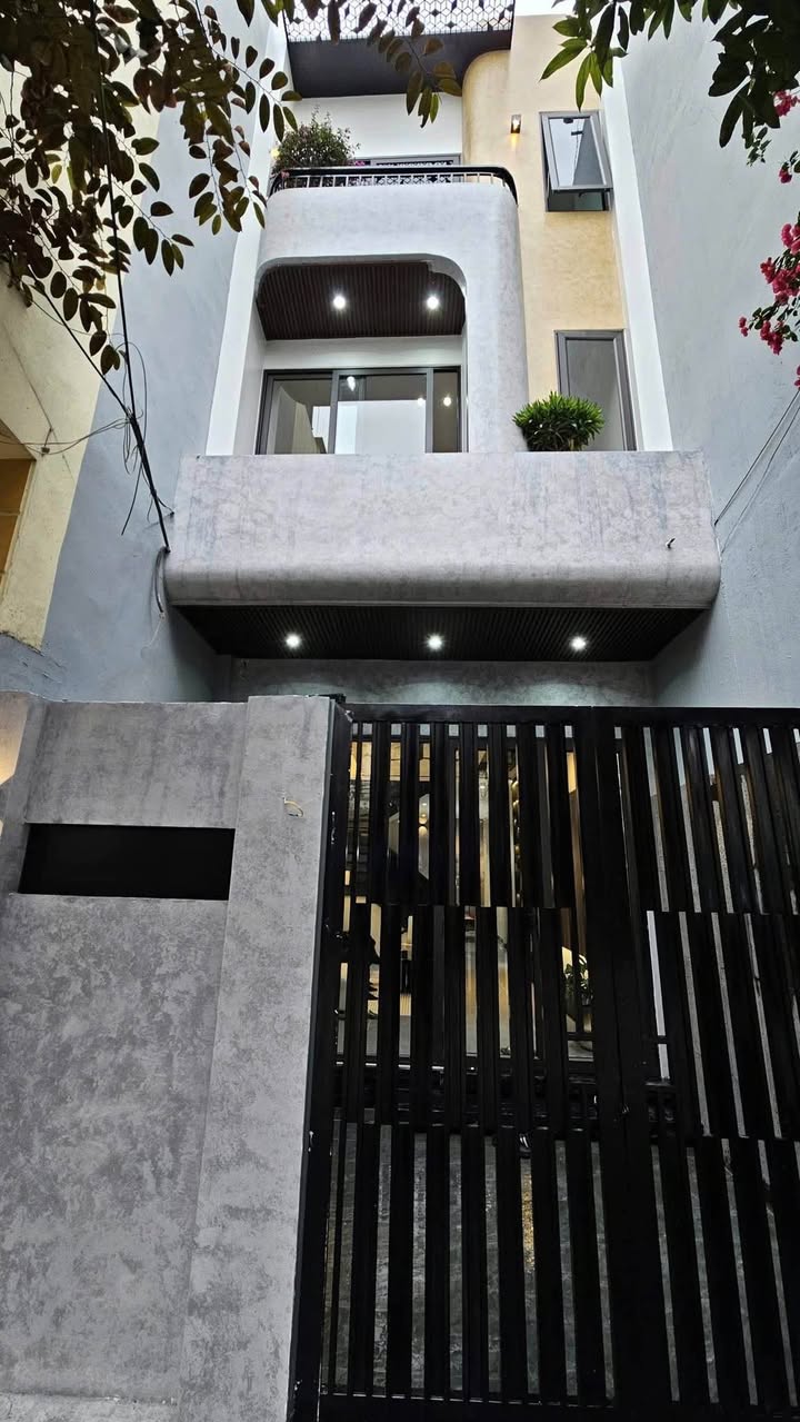 Nhà 3 Tầng Mặt Tiền Phạm Ngũ Lão, Nam Định - 64m² Giá 5.28 Tỷ