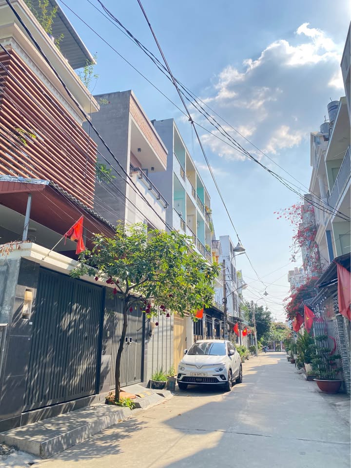 Nhà 4 Tầng 52m² Đường Lâm Văn Bền, Q7 - Xe Hơi Đỗ Cửa, 5PN Giá 11 Tỷ