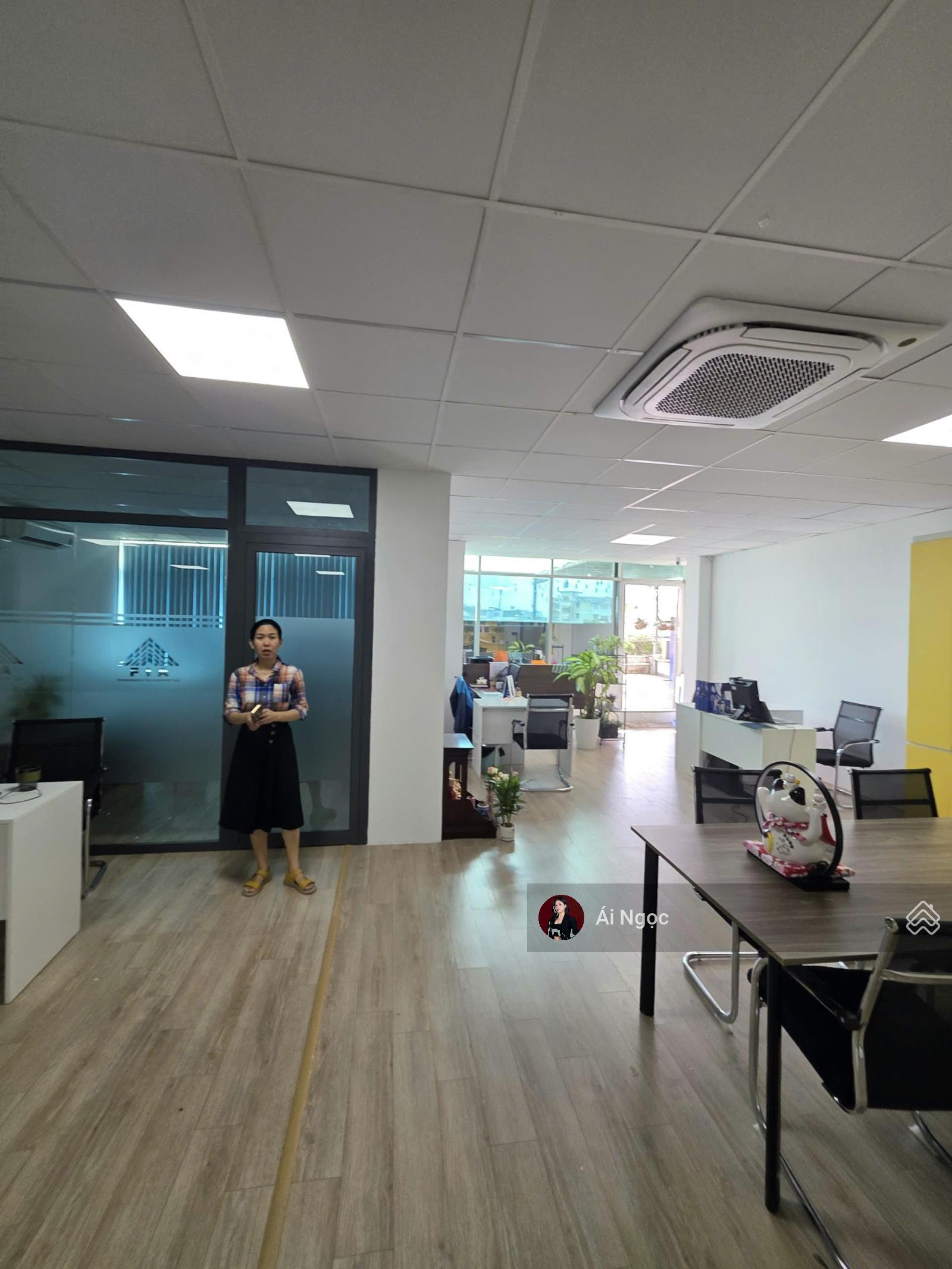 Văn phòng Ung Văn Khiêm Bình Thạnh 90m² giá 20 triệu - Sẵn sàng làm việc!